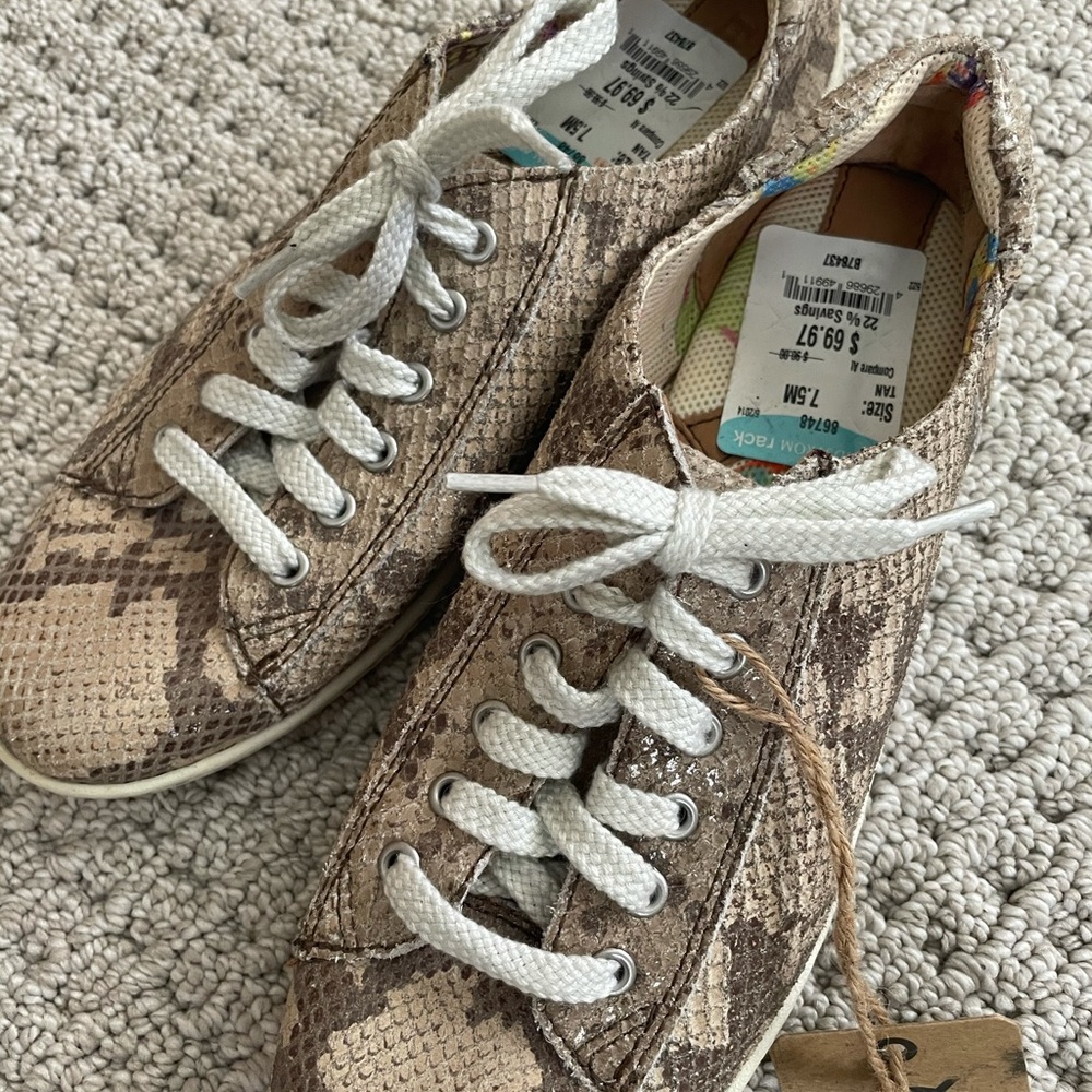 New! Born leather sneakers